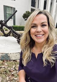 Quick stop at UT's Delta Gamma house to drop off some (what is now probably  “vintage”) letter wear. Unfortunately, the number of date dashes &  sisterhoods I would wear these neon hats