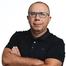 What time should I arrive at Venice airport for a 9am Vueling flight?