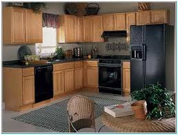 Kitchen Paint Colors With Oak Cabinets And Stainless Steel Appliances Torahenfamilia Com Black Appliances Kitchen Kitchen Wall Colors Oak Cabinets