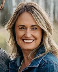 Karen Draper's Instagram, Twitter & Facebook