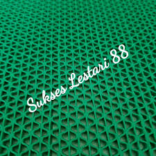 Keringkanlah keset karet ini dengan menggantugnya di jemuran, rak pengeringan ataupun lokasi lain yang dapat membiarkan kesetnya menerima banyak kemudian gunakanlah air untuk mengeringkan seluruh permukaan keset. Promo Keset Karpet Karet Anti Slip Kamar Mandi Shopee Indonesia