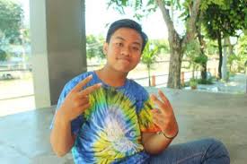 Menulis teks persuasif seperti pengacara yang memperdebatkan kasus di hadapan juri. Teks Persuasif Dalam Bentuk Pidato Misalnya Brainly Co Id