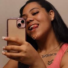 Desirae Young (@Ms.Young24) • Facebook