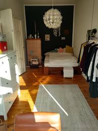 In einem sogenannten renovierungsvertrag hält man dann art der renovierung und kostenaufteilung fest. Sonnendurchflutetes Wg Zimmer Eingerichtet Mit Allem Was Man Braucht Wgzimmer Wg Einrichtung Wohnung Zimmer Wg Zimmer