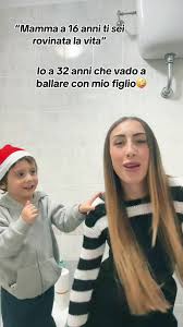 Mamma a 16 anni balla con figlio a 32 anni