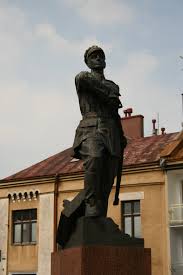 Przedstawia dwa liście laurowe, na których z jednej strony jest rzeźba nike, a na przeciwnej twarz żołnierza, chłopa i. Datei Rzeszow Pomnik Lisa Kuli 8p Jpg Reisefuhrer Auf Wikivoyage