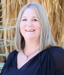 Kelly Baucom's Instagram, Twitter & Facebook