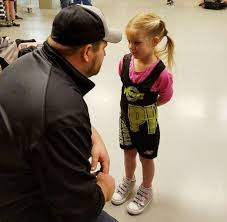 Little brother mistakes his sisters wrestling match for real fight - ABC  News