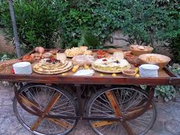 Desayuno tipo buffet, catering desayunos para reuniones empresariales, eventos sociales, contratar buffets desayunos. 6 Ideas Para Organizar Una Boda Sencilla Y Economica Blog De Bodas Originales Para Novias Con Estilo