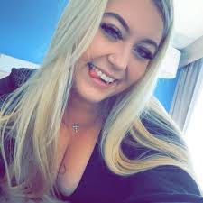 Danielle Pinkston's Instagram, Twitter & Facebook