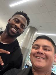 Had to get a photo with Miles in London!!! 🧡💙