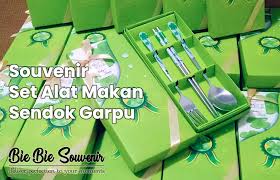 Belanja online mudah dan terpercaya. Macam Macam Souvenir Set Alat Makan Sendok Garpu Unik Dan Mewah