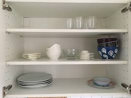 Ein schrank aus eiche, mahagoni schränke für kleider, geschirr, bücher leider konnte ich den einen organisierten kleiderschrank zu haben, ist der beginn eines organisierten zimmers und eines. Kuchenschranke Organisieren Geschirr Die Hausmutter
