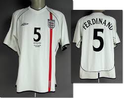 England trikot passend zur em 2016 >> bei natitrikot.ch persönliche beratung kurze lieferzeiten portofrei in der schweiz >> jetzt zuschlagen! Rio Ferdinand 15 06 2002 Gegen Danemark Agon Sportsworld