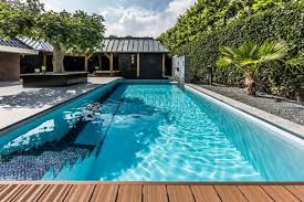 1001 Ideen Und Erstaunliche Bilder Von Pool Im Garten Gartenpools Pool Dekor Pool Im Garten