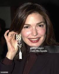 Laura Haring's Instagram, Twitter & Facebook