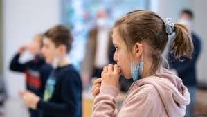 Beschäftigte und schüler von berufskollegs erhalten zudem ein impfangebot. Schulen In Nrw Corona Schnelltests Fur Alle Schuler Ab Dienstag 16 Marz Welt