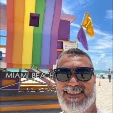 Sábado en la mañana, el Centro Nacional de Huracanes por interes en todo el  "desorden" que tiene un frente cerca de Las Carolinas. Con un movimiento  clásico hacia el noreste 🌬 esto