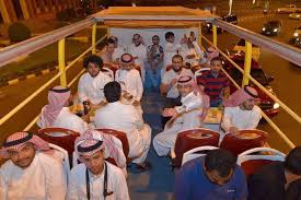 بالصور أول باص سياحي بالمملكة يعود ضمن مهرجان أبها بـ8 لغات صحيفة المواطن الإلكترونية