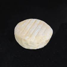 Tous les fromages au lait de vache de notre fromagerie en ligne sont tous reconnus par leur qualité gustative exceptionnelle. Saint Marcellin Fromage A Base De Lait Cru De Vache