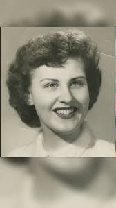 Learning has no age limit! 90-year-old woman graduates after starting  college 71 years ago