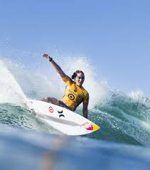 In 2019 moore's total commitment to the sport and endless positivity saw her claim her fourth world title on home soil at. World Title Contender Carissa Moore Dominating Day 1 Targetmauipro Surfing Surfer Girl Surf Girls