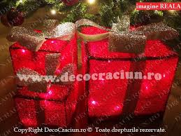 Imagini cu cadouri de craciun. Decoratiuni De Craciun Tip Cadou Iluminat Cu Leduri Rosii Set 3 Buc