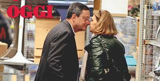 Born 3 september 1947) is an italian economist who served as president of the european central bank between 2011 and 2019. Foto Moglie Mario Draghi Attualita