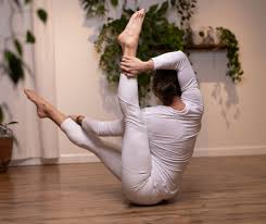 Studio owner and teacher, Bianca Burton making all the fun shapes! . . We  appreciate you Bianca, thank you for all you do for the studio and  community! . Picture by ZAMS