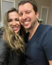 Lisa Hannig's Instagram, Twitter & Facebook