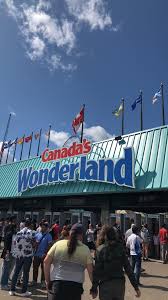 Canada's wonderland is an amusement park in vaughan, ontario, a suburb town of toronto. Main Entrance Of Canada S Wonderland It S Getting Awesome In Here Pics