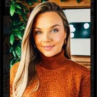 Shawna Ash's Instagram, Twitter & Facebook