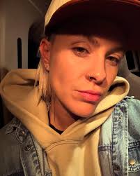 Anne Cline's Instagram, Twitter & Facebook