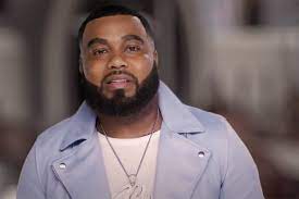 In a graphic video circulating on social media, the rapper, born diamond blue smith, is seen lying still on the floor, his body bloodied, near the entrance. Fpdld93 Vhb7fm
