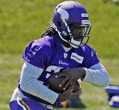Robert Smith Expects Dalvin Cook To Reach 1 000 Yards Before He Did Profootballtalk Nfc Teams Football Helmets Nfl Season