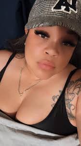 So after bleaching your skin, you're in church busy singing "I know who i  am" Eynnnn 😁😁🤣🤣