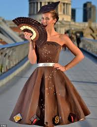17 Delicious And Creative Chocolate Artwork Chocolate Fashion Dresses Chocolate Design