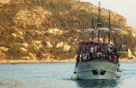 What Is The Best Way To Avoid Overloading Your Boat Boat Capacity Rules Explained Desperatesailors Com