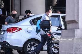 Check spelling or type a new query. Azwan Ali Naik Kereta Polis Di Mahkamah Kl