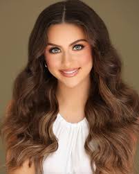 Young Miss Magnolia State, Harper is already putting her crown and sash to  good use!!! #goharper💚