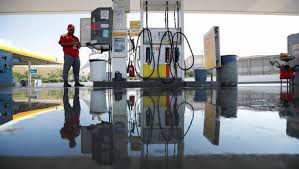 Já o diesel terá um reajuste médio de r$ 0,10 (3,7%) por litro, que passará custar r$ 2,81 nas refinarias da petrobras. Af Noticias Estado Petrobras Anuncia O 6Âº Aumento Da Gasolina So Em 2021 Diesel Tambem Vai Subir De Novo