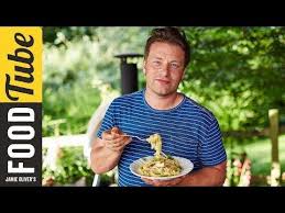 How To Cook Crab Linguine Jamie Oliver Youtube Recette Crabe Recette Cuisine