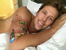 He is an actor, known for sinterklaasjournaal (2001), de slimste mens ter wereld (2012). This Guy Is A Legend Freek Vonk Bitten By A Shark Has His Own Plasters On His Wound 9gag