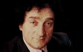 Il primo singolo di tony che è stato rilasciato è la canzone come prima nel dicembre 1957 e ha venduto più di 300.000 copie, diventando il singolo più venduto in italia. Tony Dallara Malattia Persone Curiose