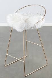 Il s'agit d'un modèle élancé et en couleur blanche pour convenir à tout type d'habitat grâce à son aspect moderne. Tabourets De Bar 105 Designs Extraordinaires A Vous Couper Le Souffle Archzine Fr Tabouret De Bar Deco Chambre Rose Gold Design Interieur Salon