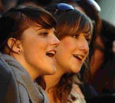 Robyn Nixon: Hundreds attend Weymouth 'Rock Out Goodbye' party