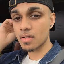 Damien Knight has enthralled the audience by dishing out brilliant and  lively tracks in eclectic genres