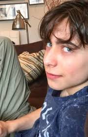Es ilegal? -Aidan Gallagher- (Completa