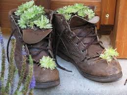 Kreative Pflanzgefasse Gartendekoration Aequivalere Alte Schuhe Kreative Garten Ideen Garten