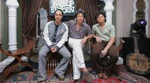 Akhirnya, warkop prambors berubah nama menjadi warkop dki, singkatan dari nama dono, kasino, indro. 5 Fakta Film Warkop Dki Reborn 3 News Entertainment Fimela Com